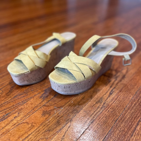 H&M mustard yellow wedges - Picture 1 of 3